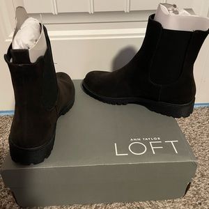 Black stretchable shirt boots